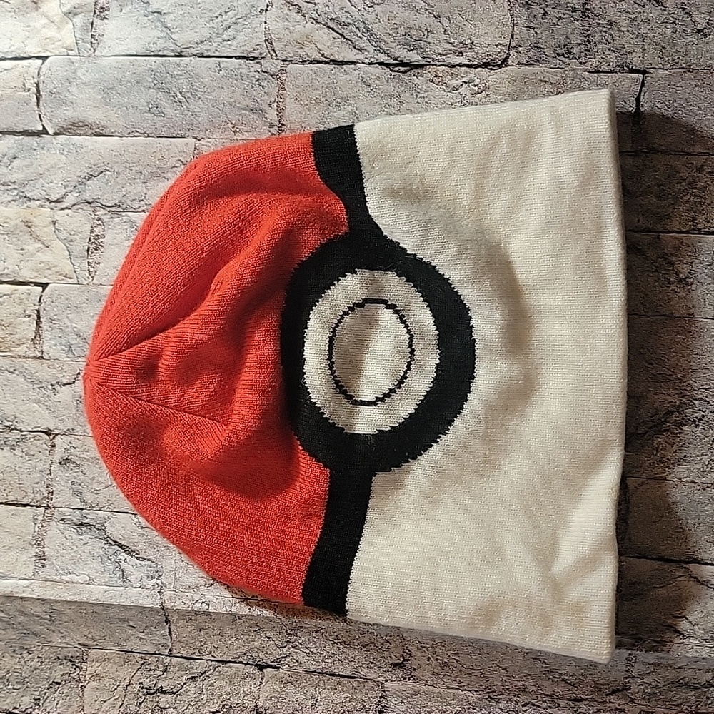 Pokemon Ball Beanie 2014